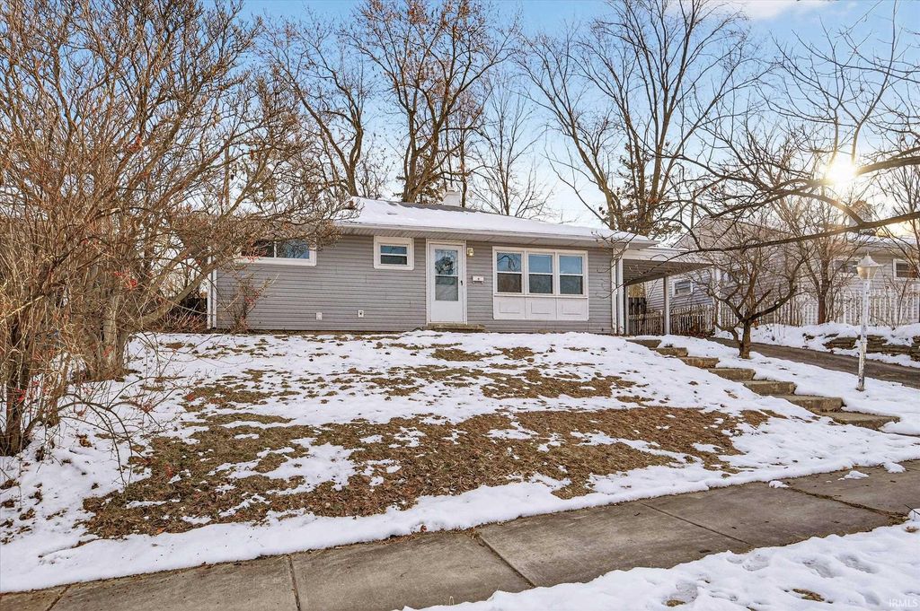 Photo of 1122 Hedgewood Drive, Lafayette, IN 47904 (MLS # 202548474)