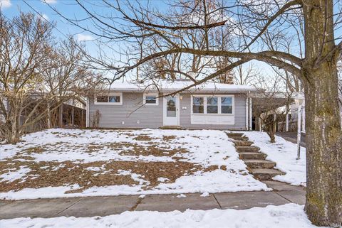 Photo of 1122 Hedgewood Drive, Lafayette, IN 47904 (MLS # 202548474)