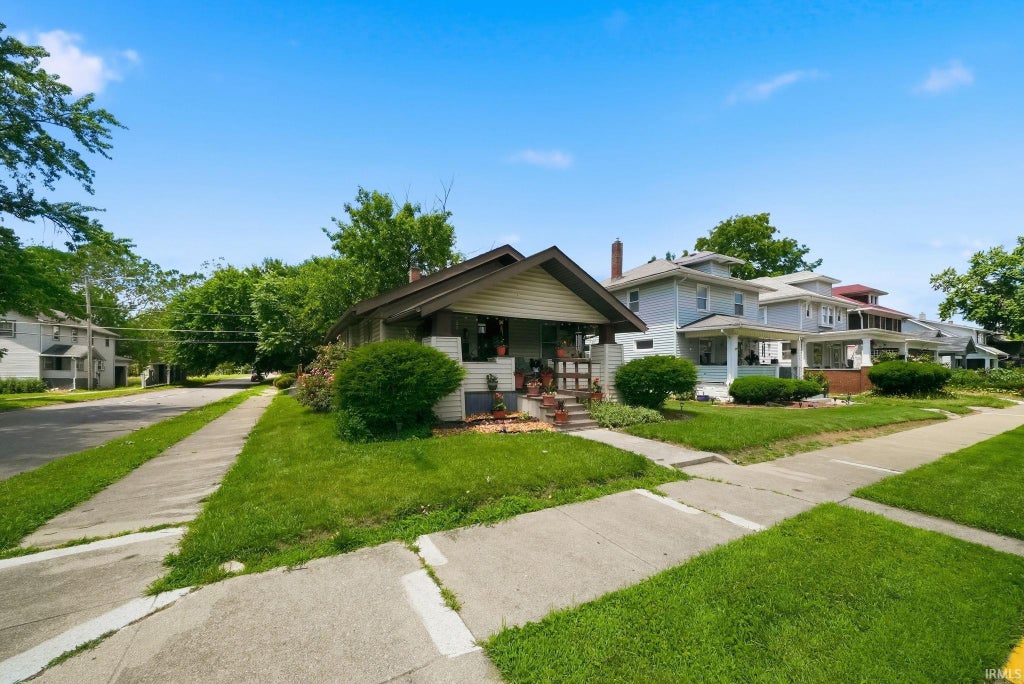 Photo of 2822 Central Drive, Fort Wayne, IN 46806 (MLS # 202623663)