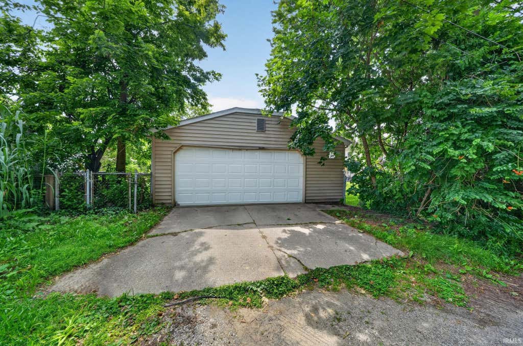 Photo of 2518 Erskine Boulevard, South Bend, IN 46614 (MLS # 202625471)