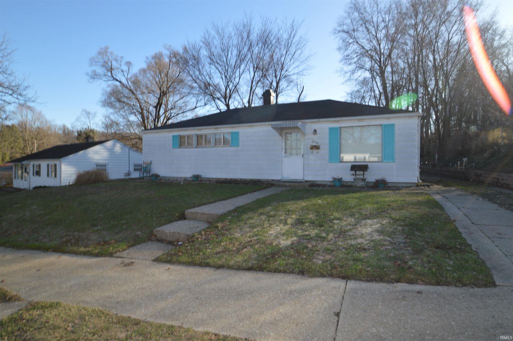 Photo of 1010 Lancaster Drive, South Bend, IN 46614 (MLS # 202605197)