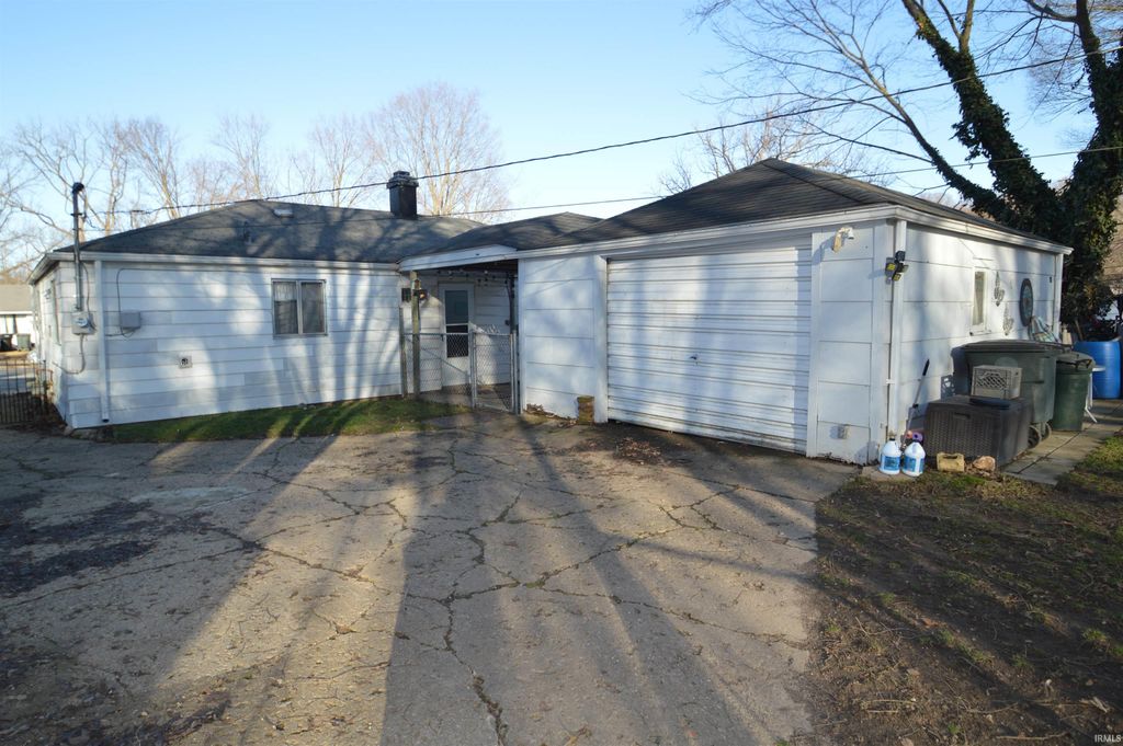 Photo of 1010 Lancaster Drive, South Bend, IN 46614 (MLS # 202605197)