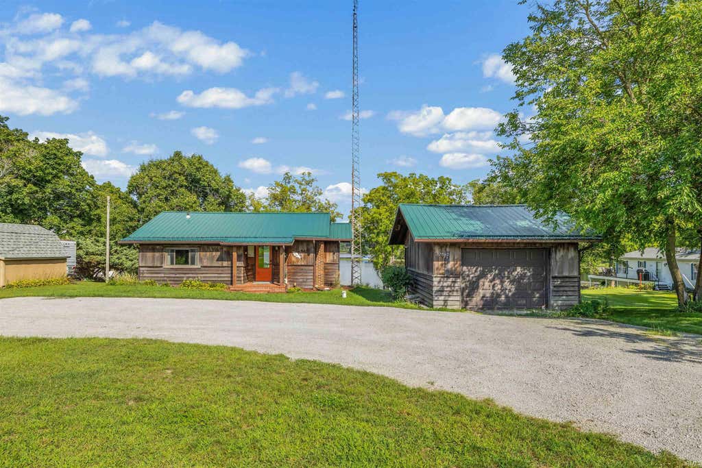 Photo of 7060 N 925 E, Fremont, IN 46737 (MLS # 202635103)