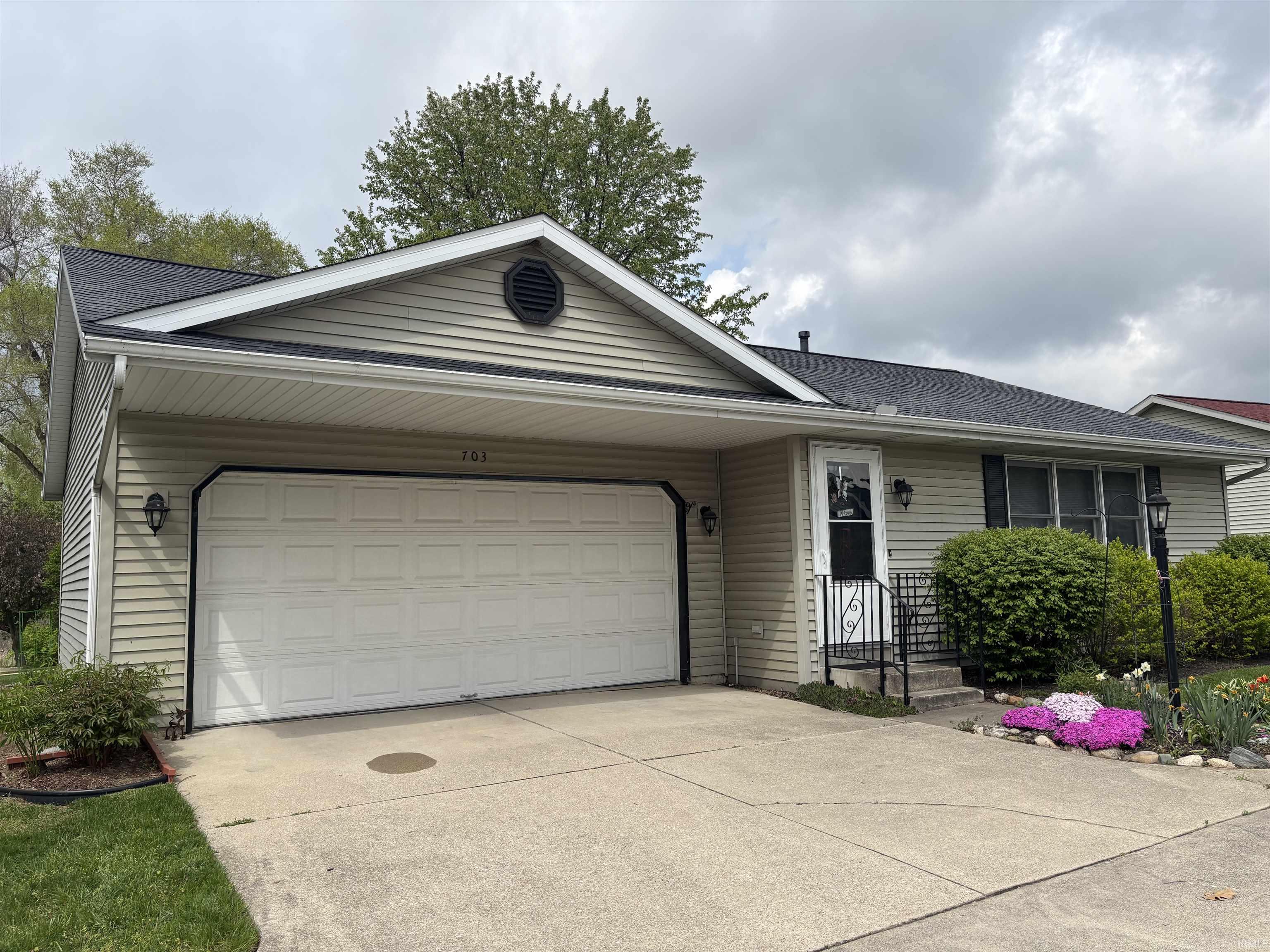 Middlebury, Indiana 46540, United States, 2 Bedrooms Bedrooms, ,2 BathroomsBathrooms,Residential,Active,117886