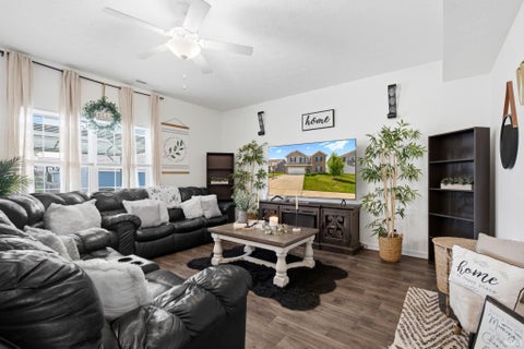 Tiny photo for 468 Tracewood Bend, Greenfield, IN 46140 (MLS # 202625280)