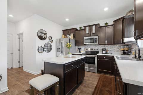 Tiny photo for 468 Tracewood Bend, Greenfield, IN 46140 (MLS # 202625280)