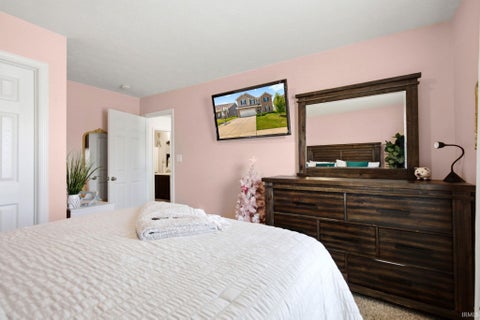 Tiny photo for 468 Tracewood Bend, Greenfield, IN 46140 (MLS # 202625280)