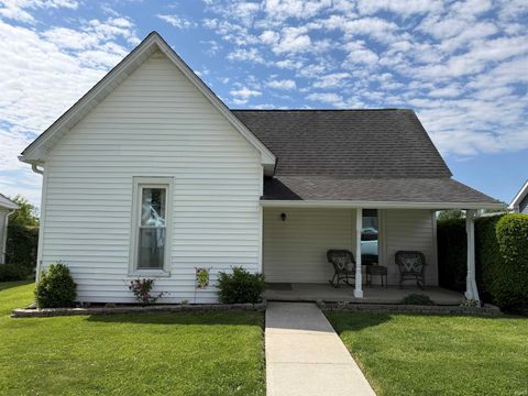 Photo of 1518 20th Street St, Bedford, IN 47421 (MLS # 202617991)