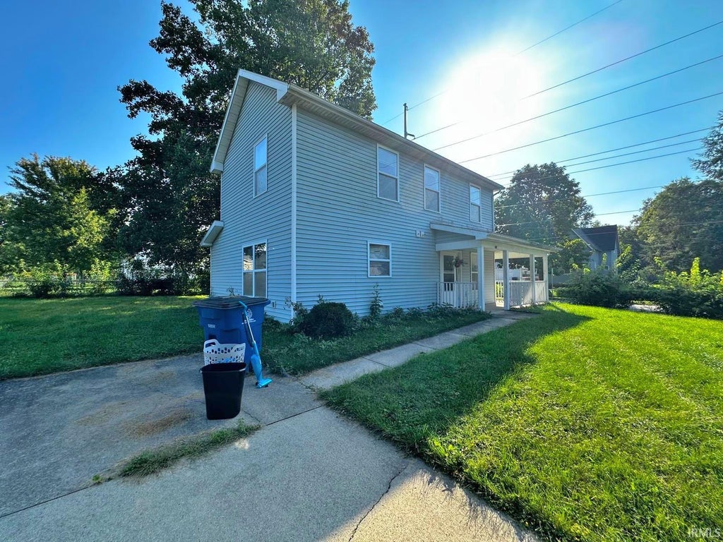 Photo of 602 Jefferson Street, Marion, IN 46953 (MLS # 202642377)