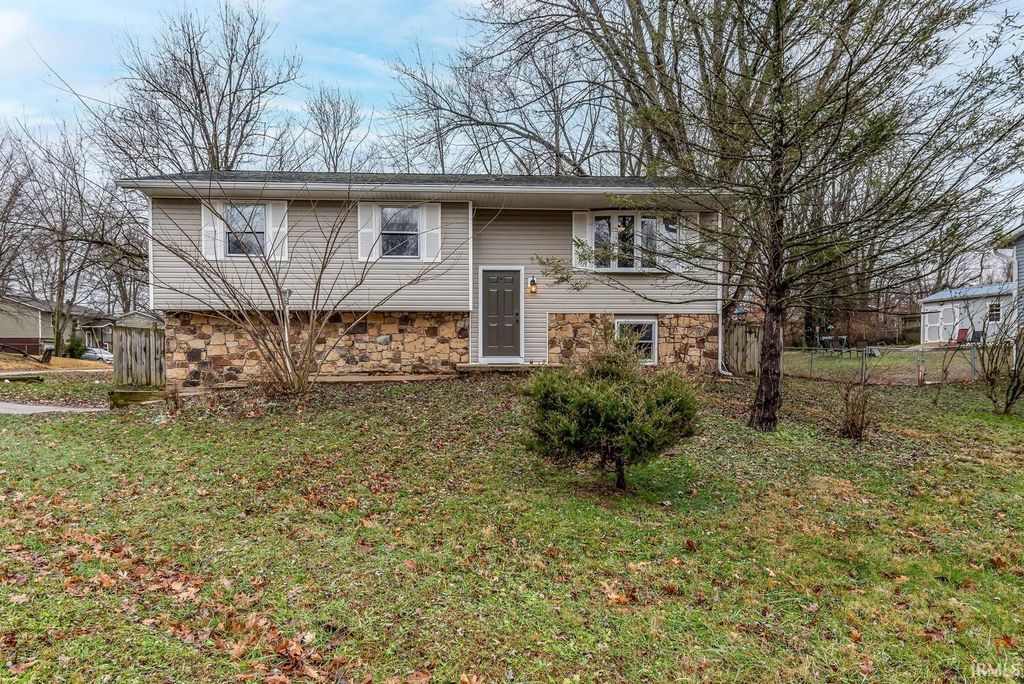 Photo of 635 N Robin Drive, Ellettsville, IN 47429 (MLS # 202548606)