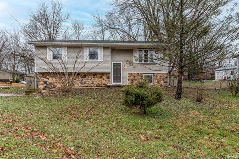 Photo of 635 N Robin Drive, Ellettsville, IN 47429 (MLS # 202548606)