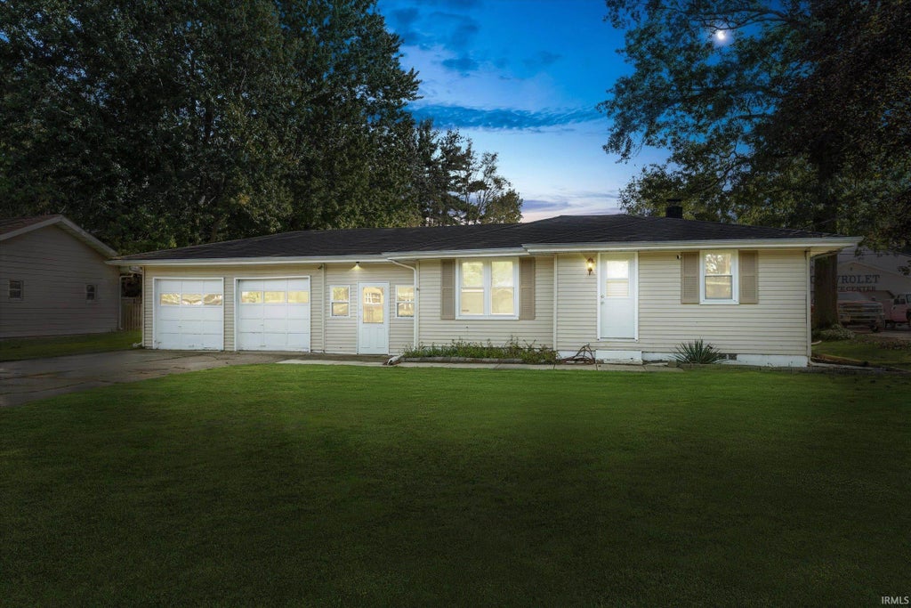 Photo of 2035 E LaSalle Avenue, Mishawaka, IN 46545 (MLS # 202641464)