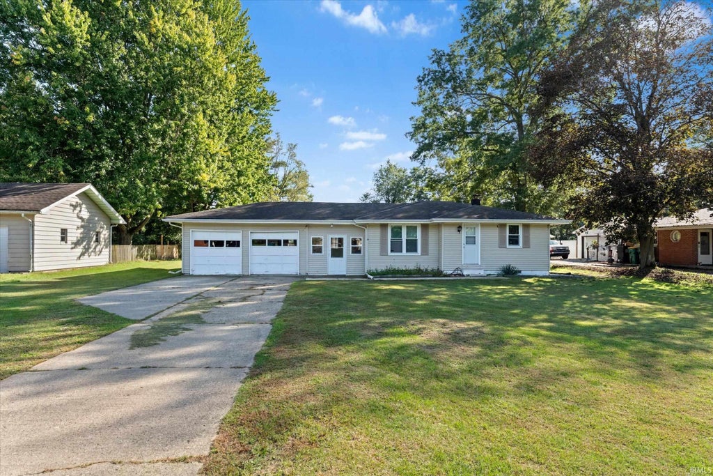 Photo of 2035 E LaSalle Avenue, Mishawaka, IN 46545 (MLS # 202641464)