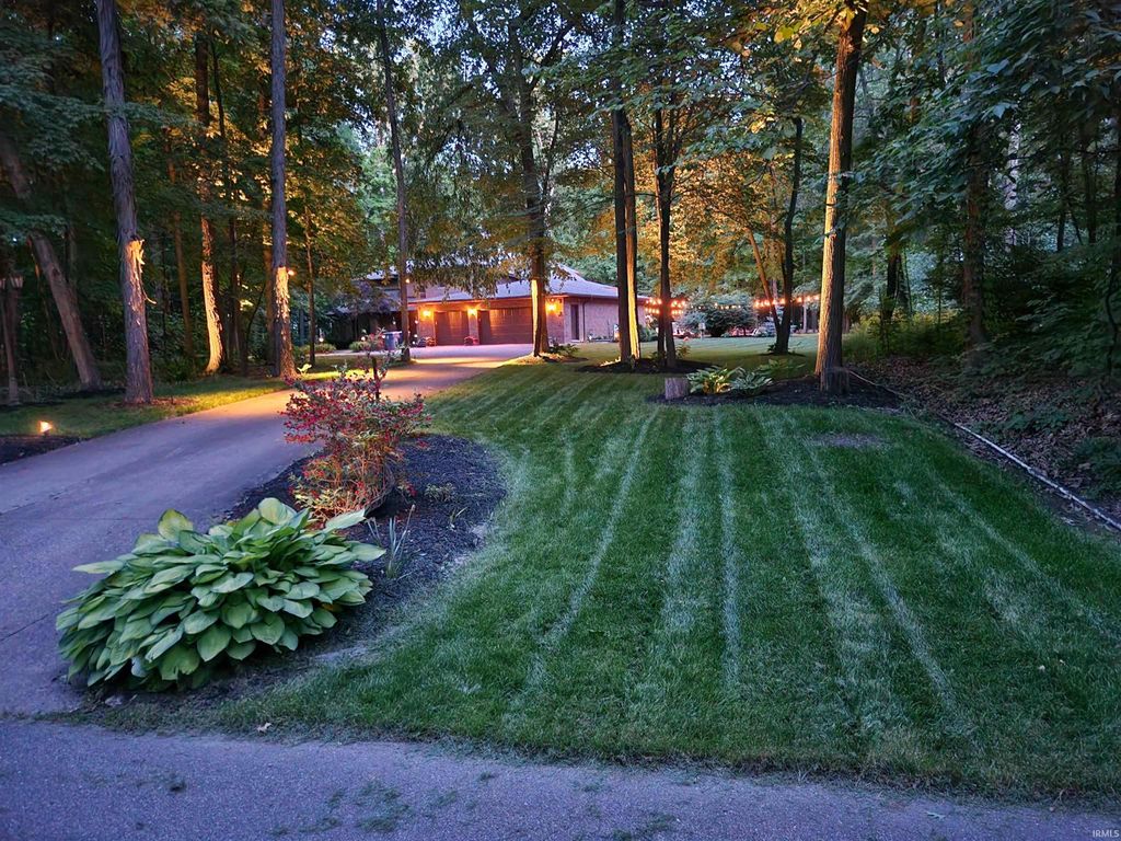 Photo of 1302 Westerly Road, Fort Wayne, IN 46845 (MLS # 202613893)