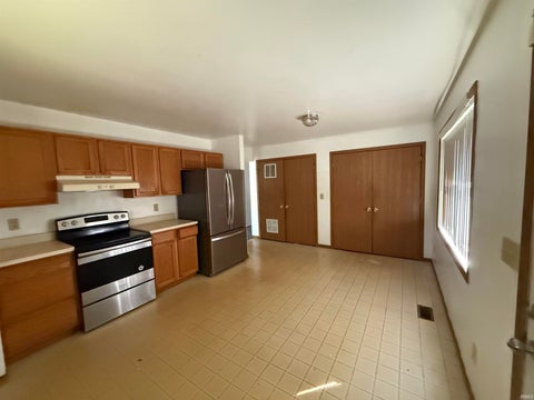 Tiny photo for 932 S Elliott Street, Evansville, IN 47713 (MLS # 202642177)
