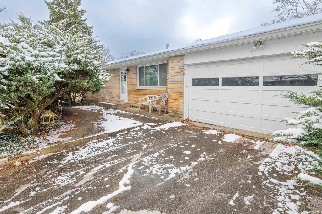 Photo of 150 E Sunny Slopes Drive, Bloomington, IN 47401 (MLS # 202548150)