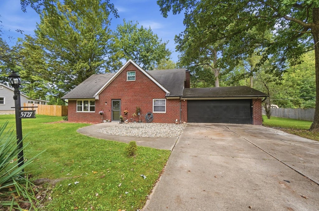 Photo of 5727 Woodlea Avenue, Fort Wayne, IN 46835 (MLS # 202640025)