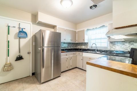 Tiny photo for 6708 S Calhoun Street, Fort Wayne, IN 46807 (MLS # 202616175)
