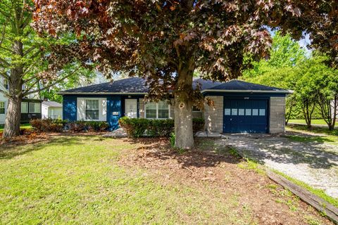 Photo of 6708 S Calhoun Street, Fort Wayne, IN 46807 (MLS # 202616175)