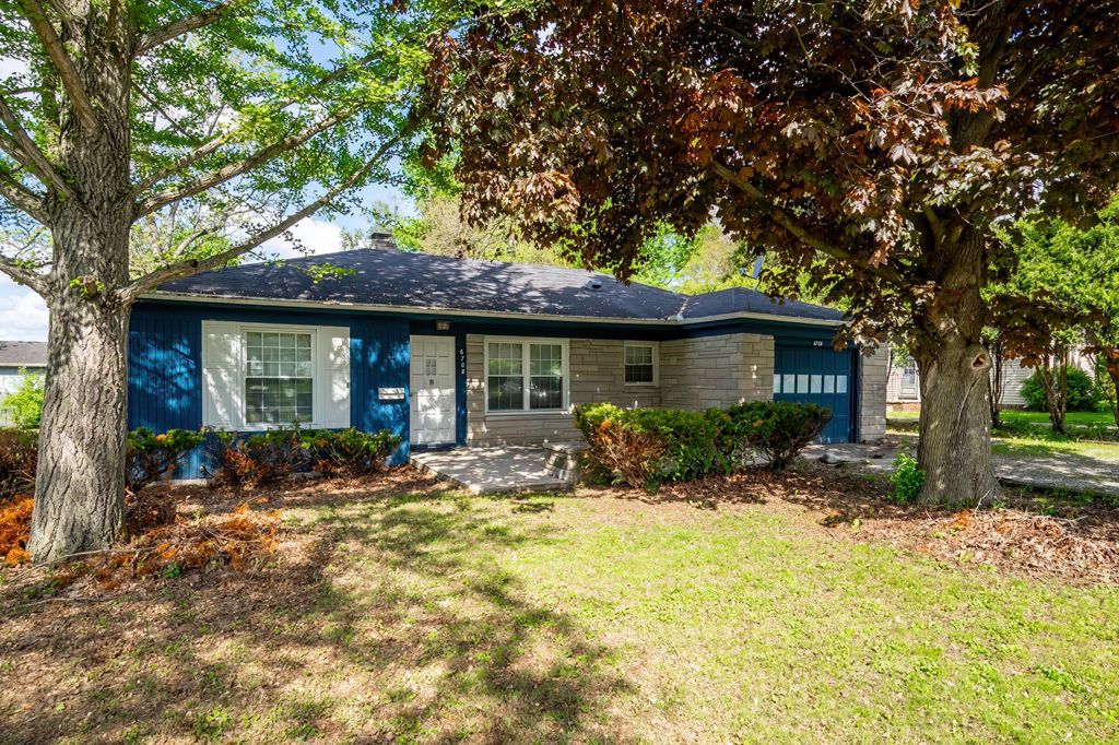 Photo of 6708 S Calhoun Street, Fort Wayne, IN 46807 (MLS # 202616175)