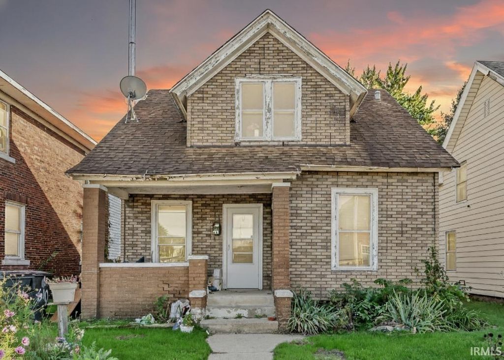 Photo of 610 W Indiana Avenue, South Bend, IN 46613 (MLS # 202541769)