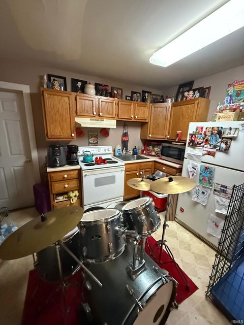 Tiny photo for 211 E Columbia Street, Flora, IN 46929 (MLS # 202612855)