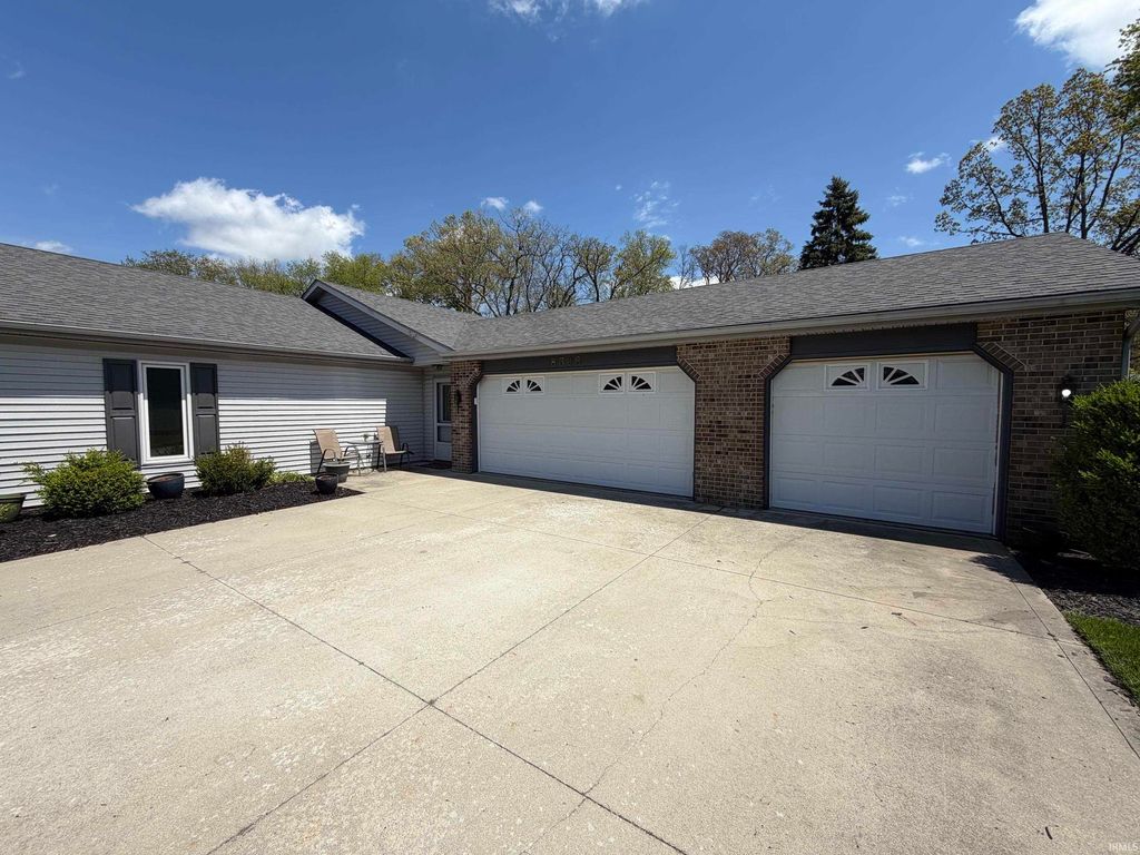 Photo of 8306 Stand Ridge Run, Fort Wayne, IN 46825 (MLS # 202617465)