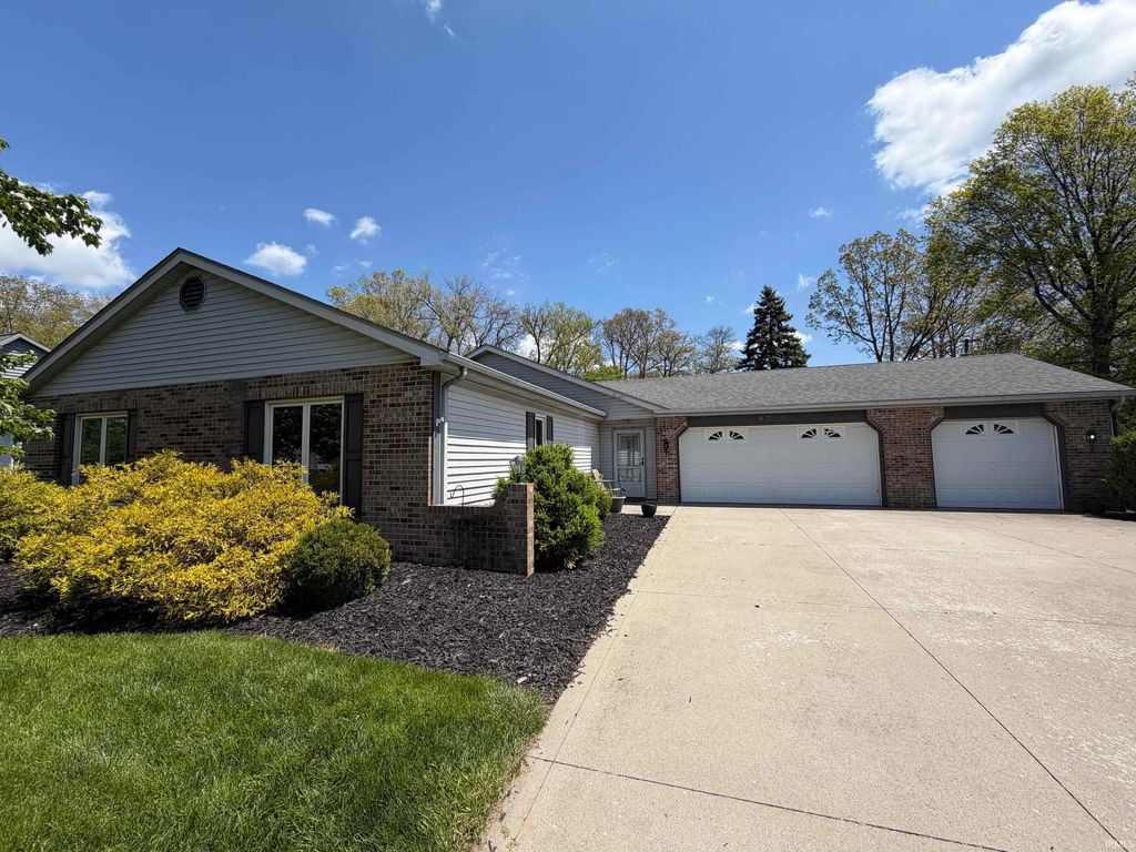 Photo of 8306 Stand Ridge Run, Fort Wayne, IN 46825 (MLS # 202617465)