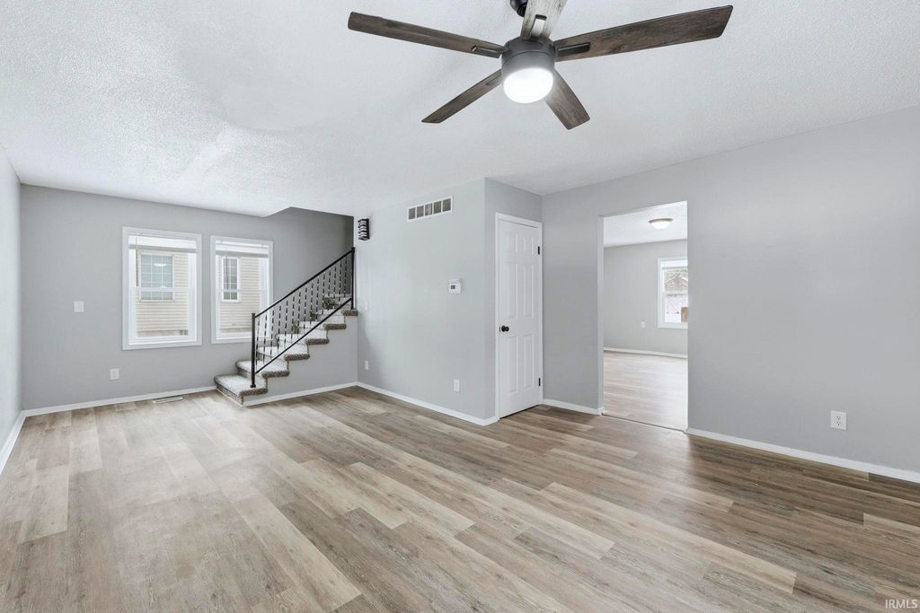 Photo of 1429 E Lewis Street, Fort Wayne, IN 46803 (MLS # 202548189)