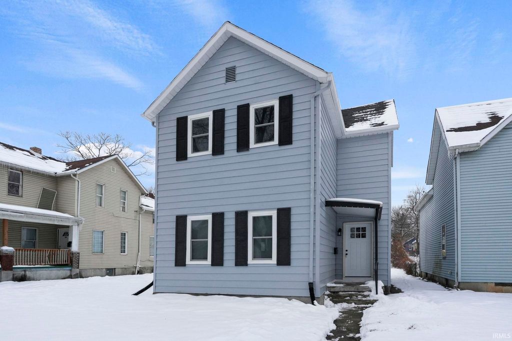 Photo of 1429 E Lewis Street, Fort Wayne, IN 46803 (MLS # 202548189)