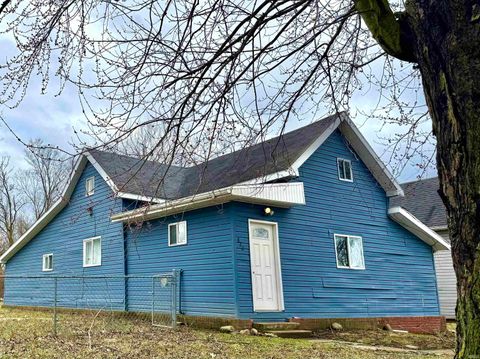 Photo of 822 N Wolfe Street, Muncie, IN 47303 (MLS # 202608366)
