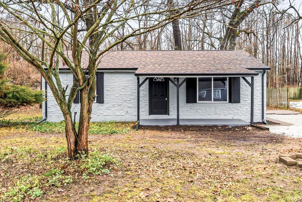 Photo of 55345 Hollywood Boulevard, South Bend, IN 46628 (MLS # 202607202)