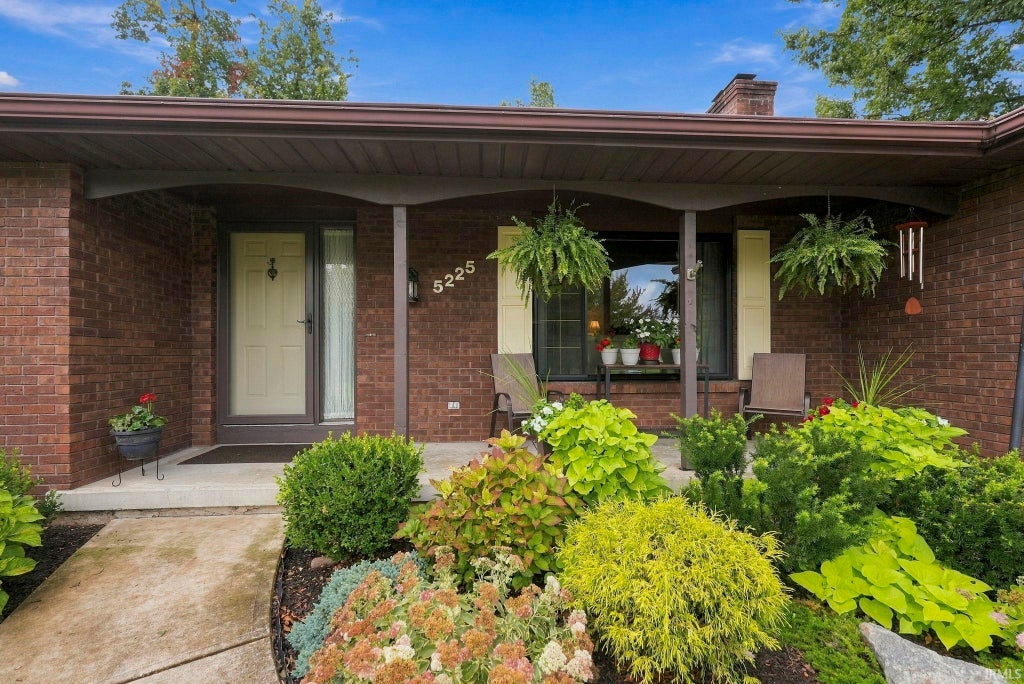 Photo of 5225 Bedrock Court, Fort Wayne, IN 46825 (MLS # 202638633)