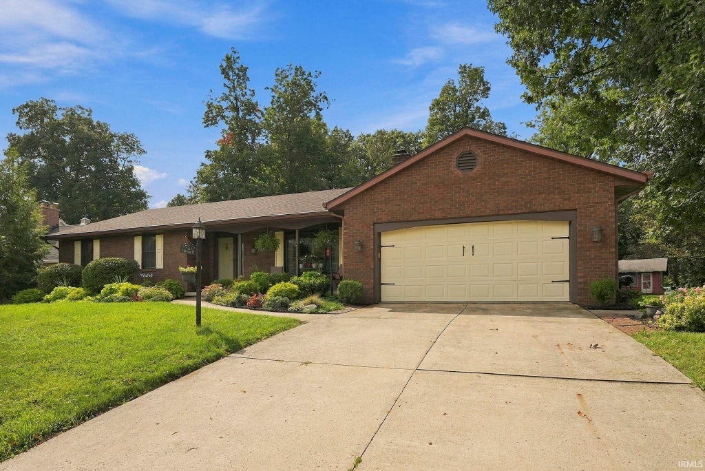 Photo of 5225 Bedrock Court, Fort Wayne, IN 46825 (MLS # 202638633)