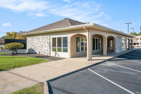 Photo of 1842 E Bristol Street, Elkhart, IN 46514 (MLS # 202543451)