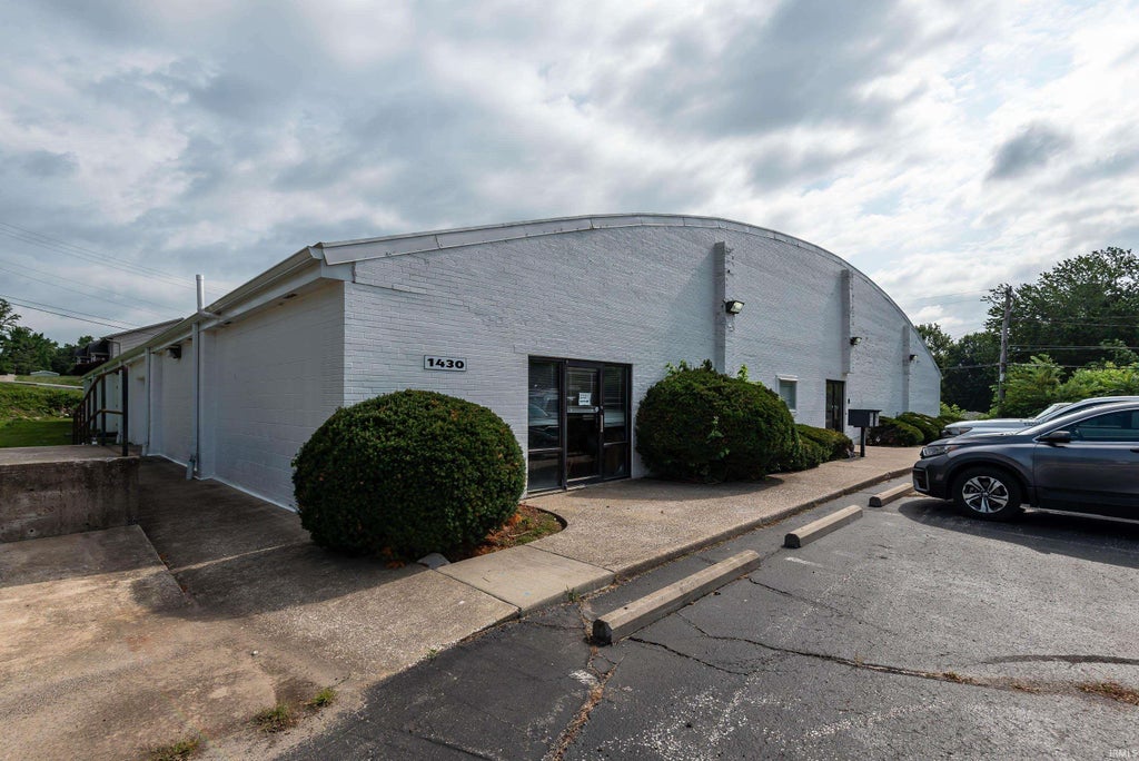 Photo of 1430 N Willis Drive, Bloomington, IN 47404 (MLS # 202631024)