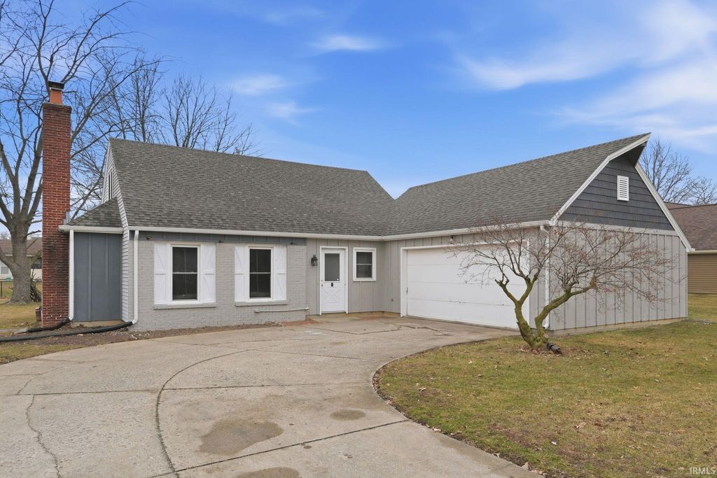 Photo of 2903 Vance Avenue, Fort Wayne, IN 46805 (MLS # 202606866)