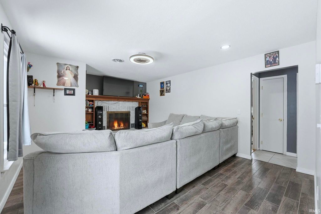 Photo of 2903 Vance Avenue, Fort Wayne, IN 46805 (MLS # 202606866)