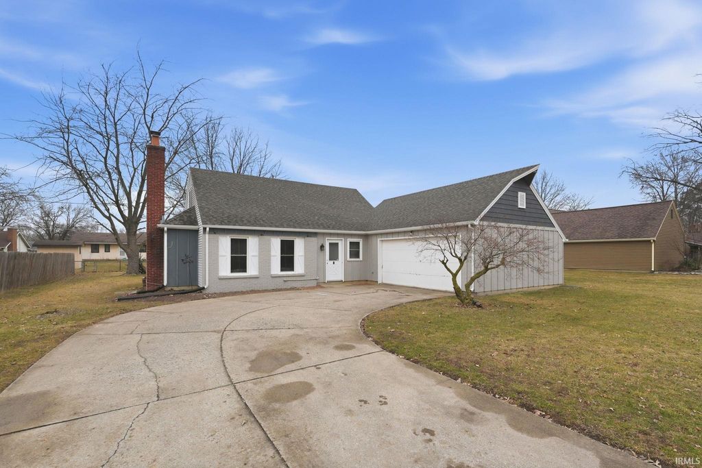 Photo of 2903 Vance Avenue, Fort Wayne, IN 46805 (MLS # 202606866)