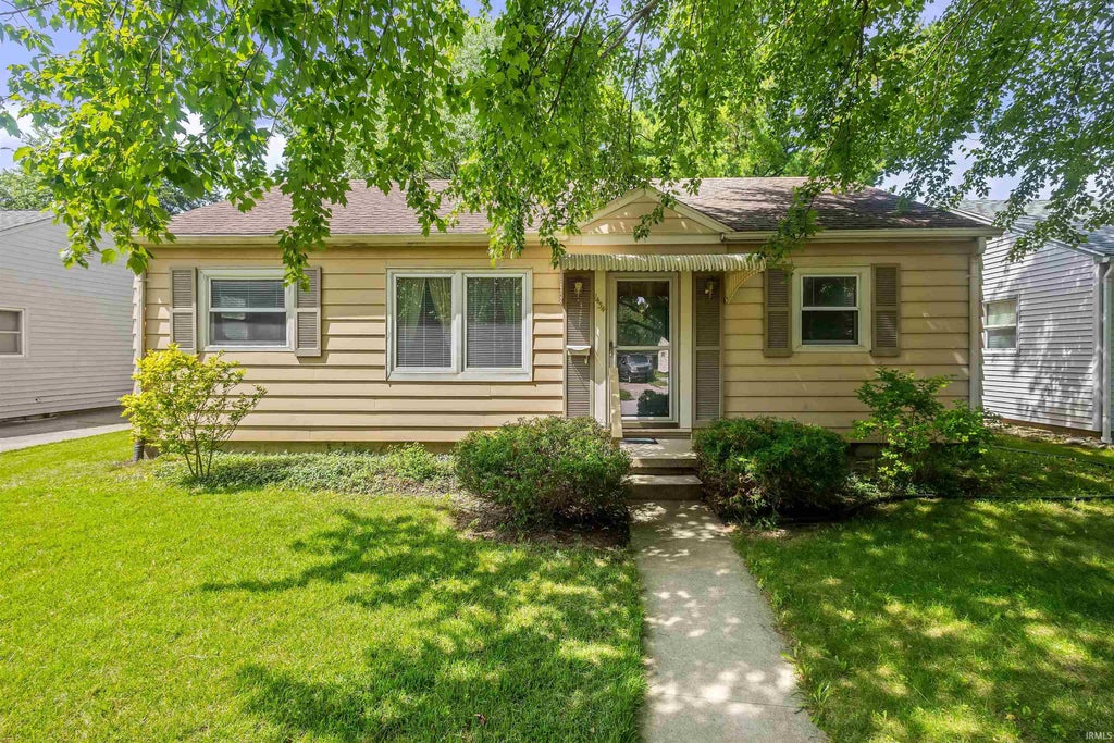Photo of 1434 Potomac Avenue, Lafayette, IN 47905 (MLS # 202626329)
