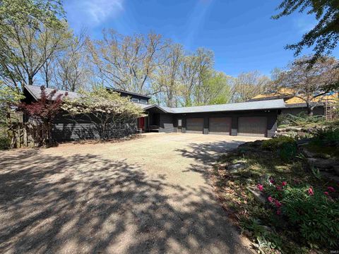 Photo of 3434 S Ashwood Drive, Bloomington, IN 47401 (MLS # 202602808)