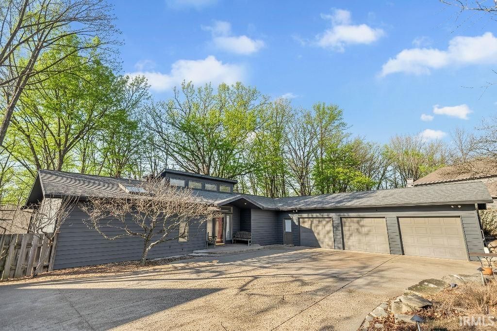 Photo of 3434 S Ashwood Drive, Bloomington, IN 47401 (MLS # 202602808)