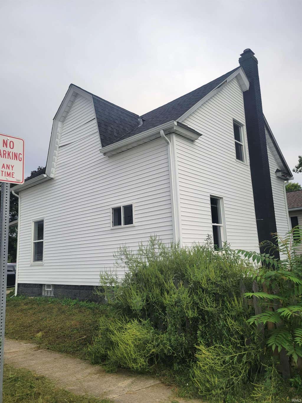 Photo of 930 Dodge Avenue, Mishawaka, IN 46544 (MLS # 202634691)