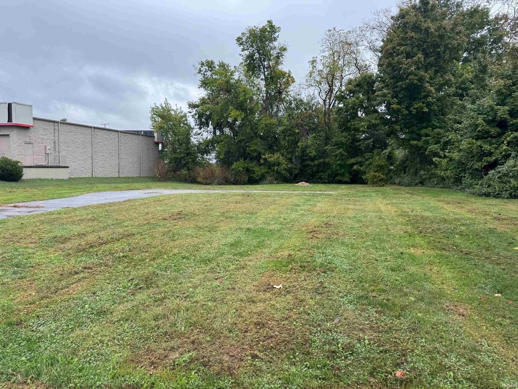 Photo of 1608 Central Avenue, Bedford, IN 47421 (MLS # 202540705)