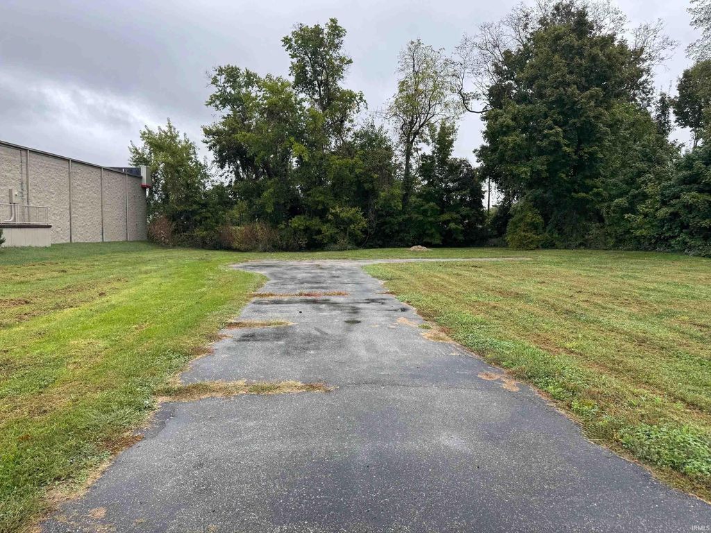 Photo of 1608 Central Avenue, Bedford, IN 47421 (MLS # 202540705)