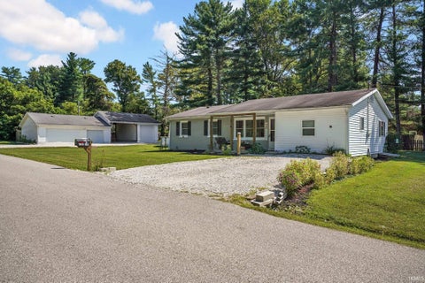 Photo of 28 Trinton circle CIR, Bedford, IN 47421 (MLS # 202631327)