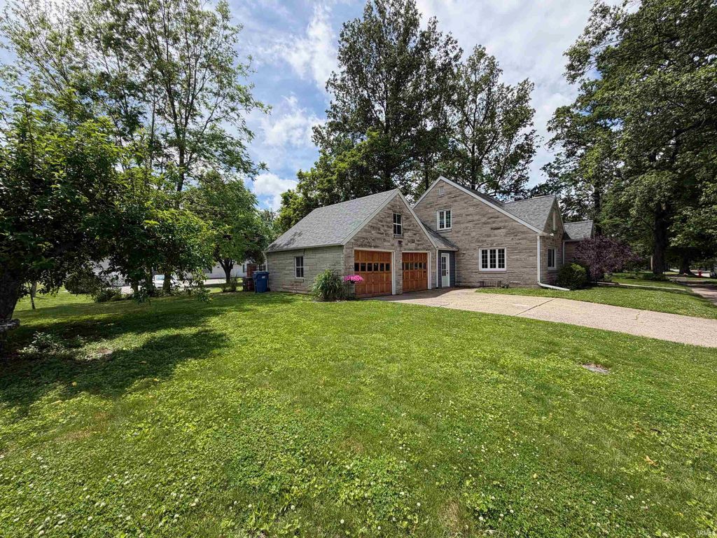 Photo of 702 Crockett Street, Covington, IN 47932 (MLS # 202619179)