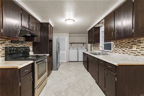 Tiny photo for 1201 E Alto Road, Kokomo, IN 46902 (MLS # 202618989)