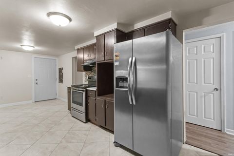 Tiny photo for 1201 E Alto Road, Kokomo, IN 46902 (MLS # 202618989)