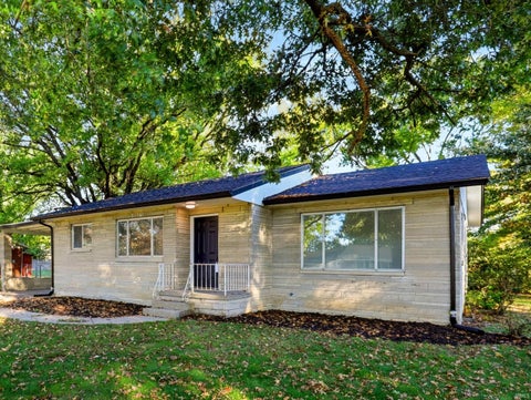 Photo of 4062 W Broadway Avenue, Bloomington, IN 47404 (MLS # 202643418)